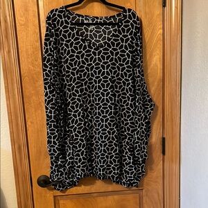 Chic Black and White Geometric Tunic